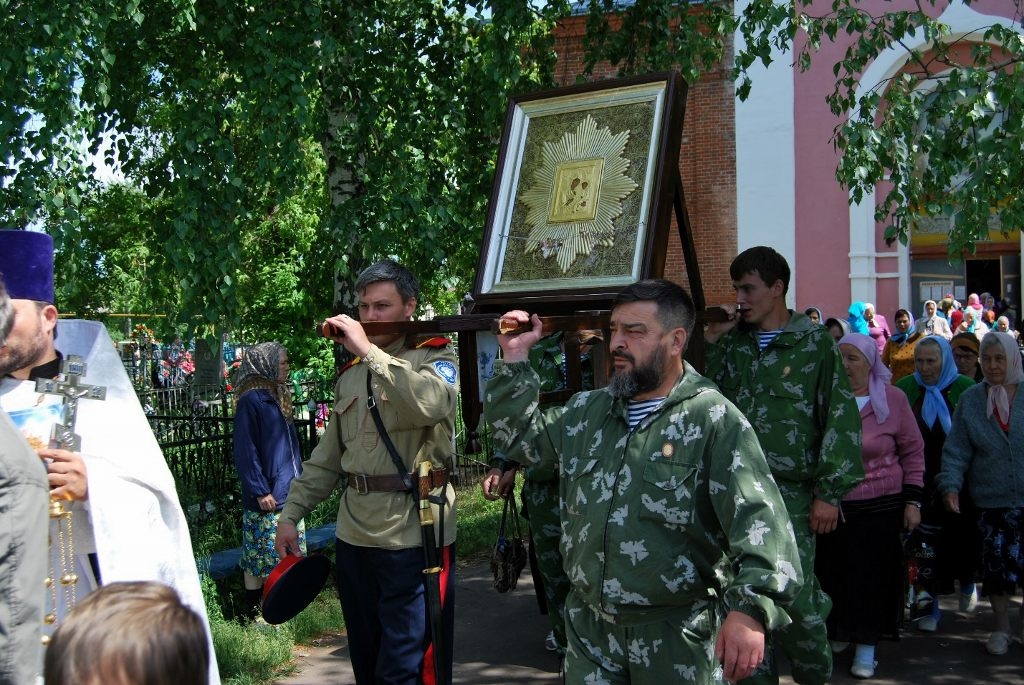 Крестный ход с чудотворной иконой Божией Матери «Избавительница от бед»