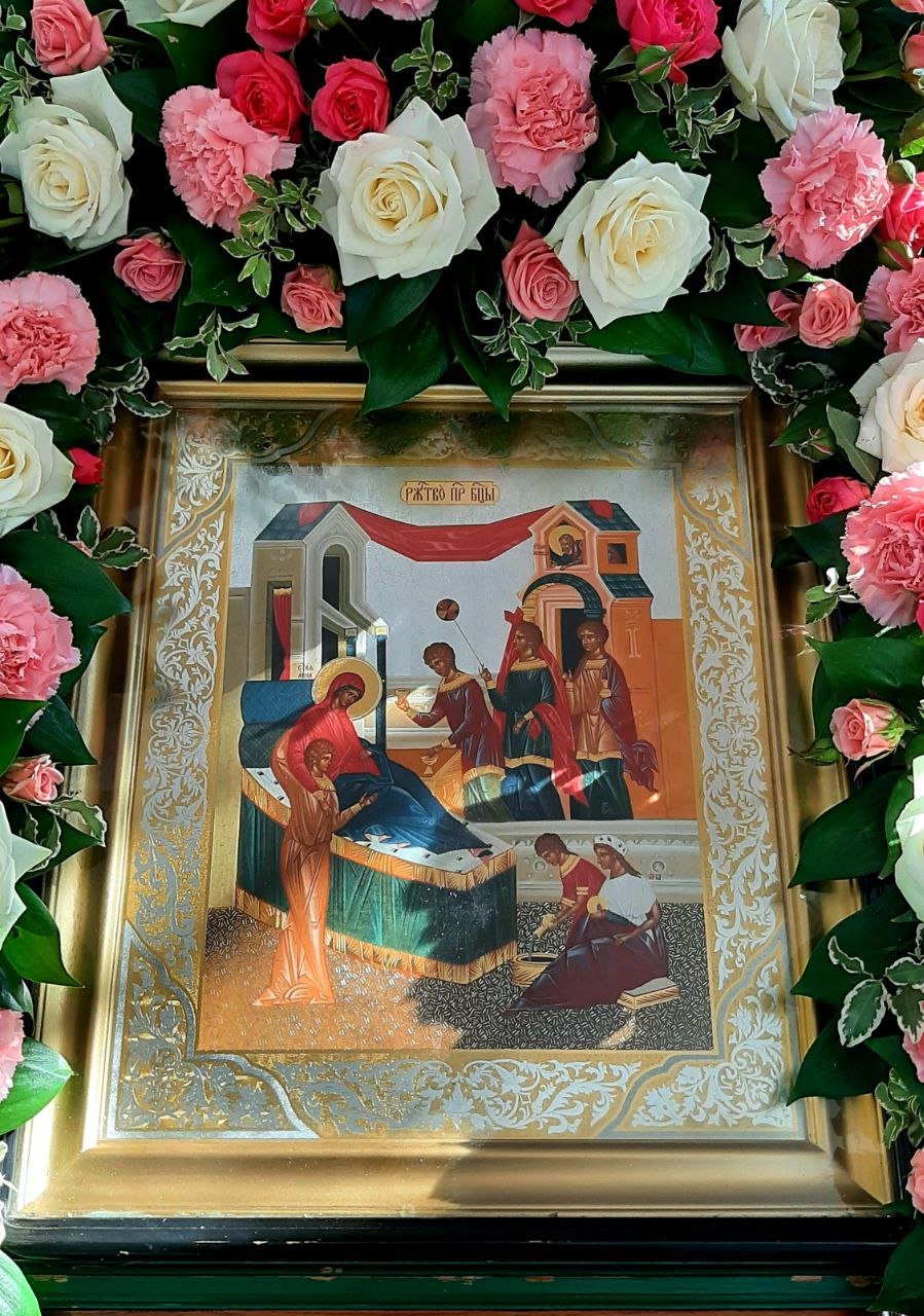 Воспеваем Девы Всенепорочныя рождество