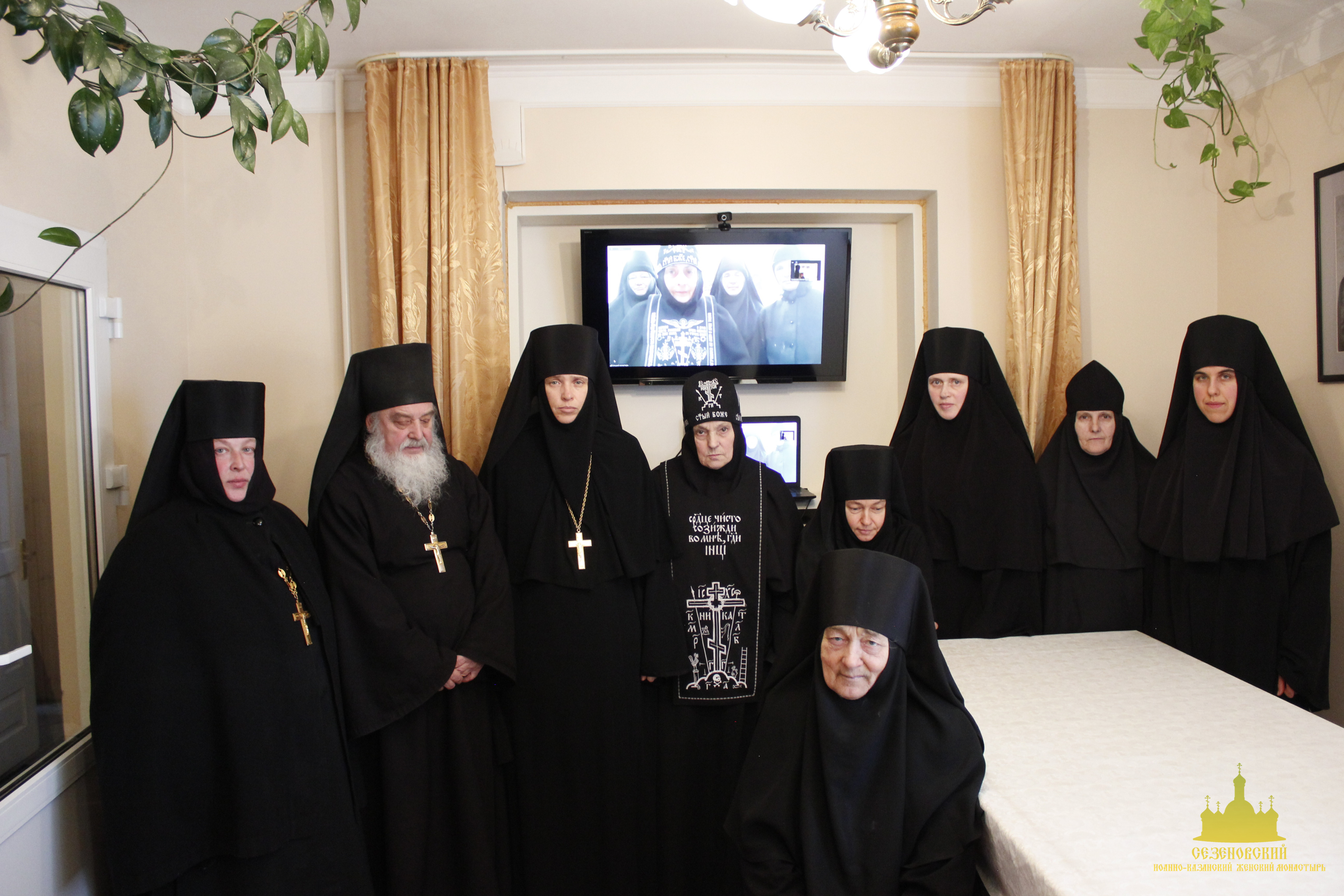 В Сезеновской обители прошел круглый стол, посвященный монашескому служению