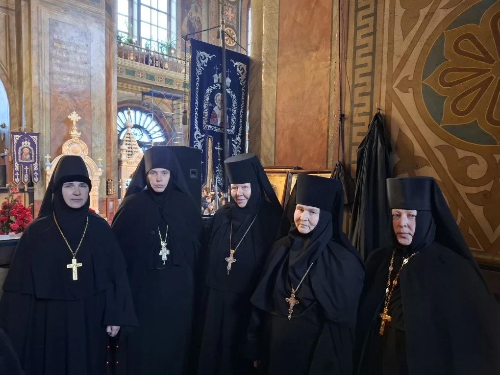 Игумении женских монастырей Липецкой митрополии поздравили схимитроплита Никона и митрополита Арсения с праздником Пасхи.