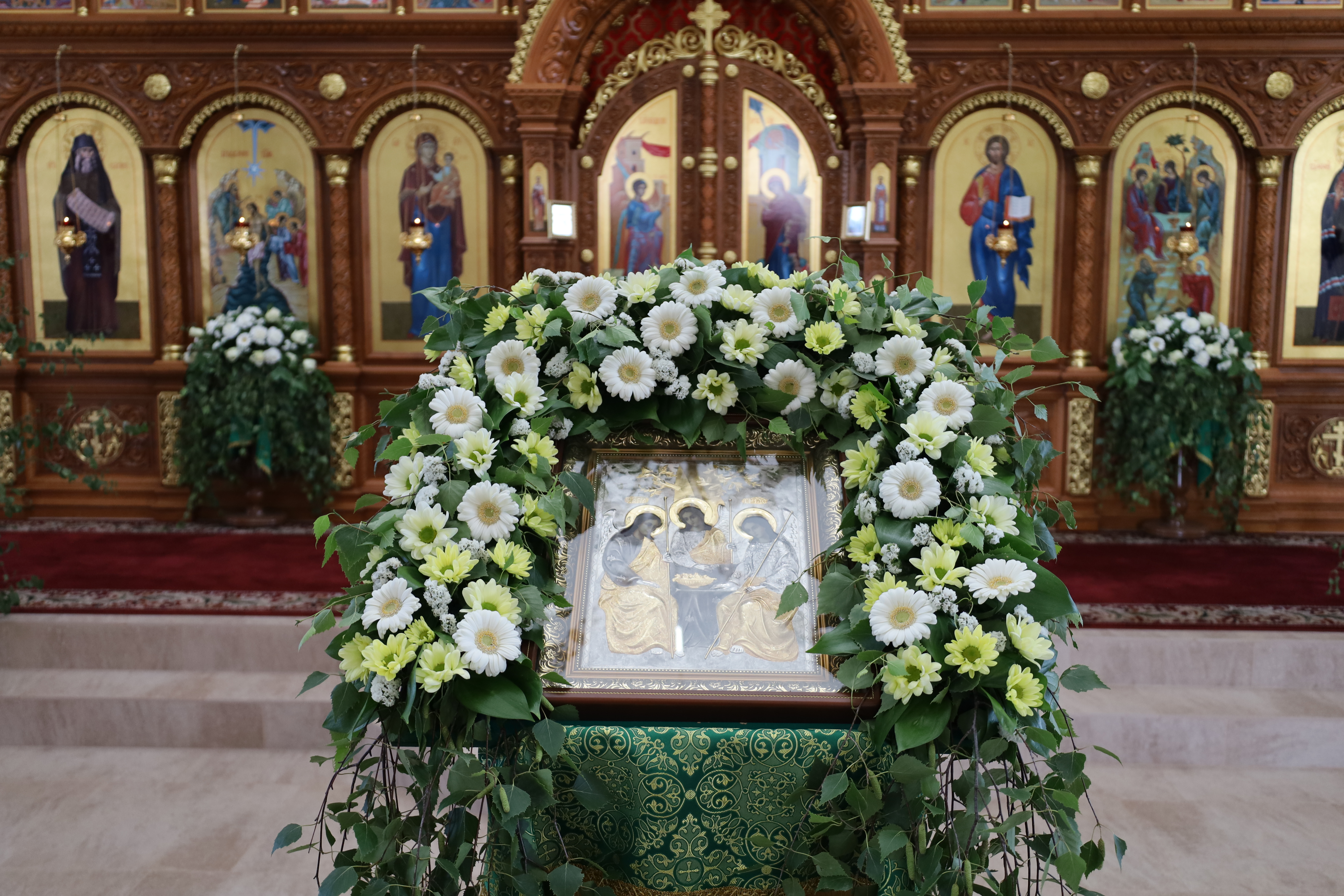   СЕЗЕНОВСКИЙ МОНАСТЫРЬ ТОРЖЕСТВЕННО ОТМЕЧАЕТ ПРЕСТОЛЬНЫЙ ПРАЗДНИК В ЧЕСТЬ СВЯТОЙ ТРОИЦЫ