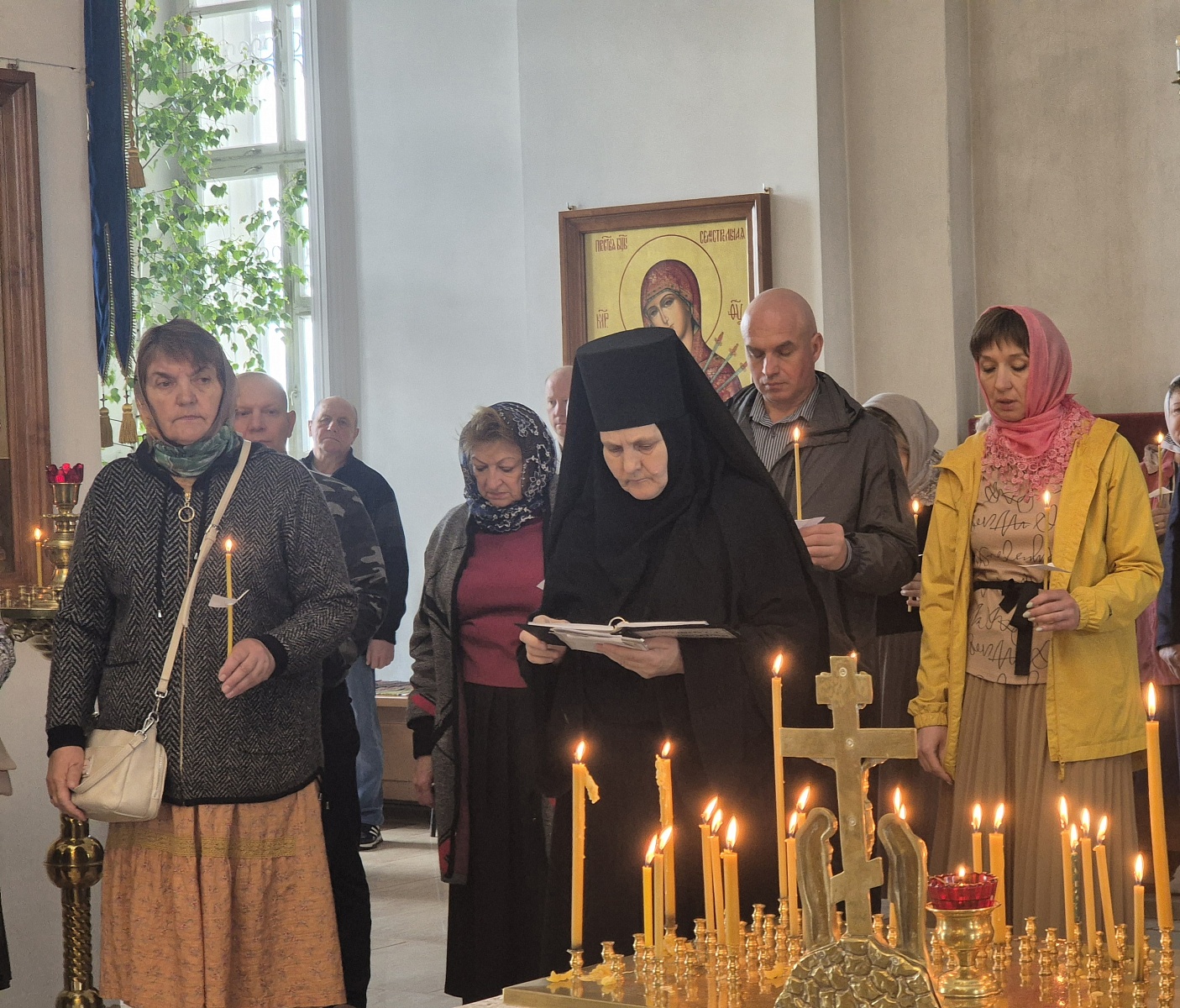 В Троицкую  родительскую субботу в Сезеновском монастыре прошли заупокойные богослужения. — фото 13