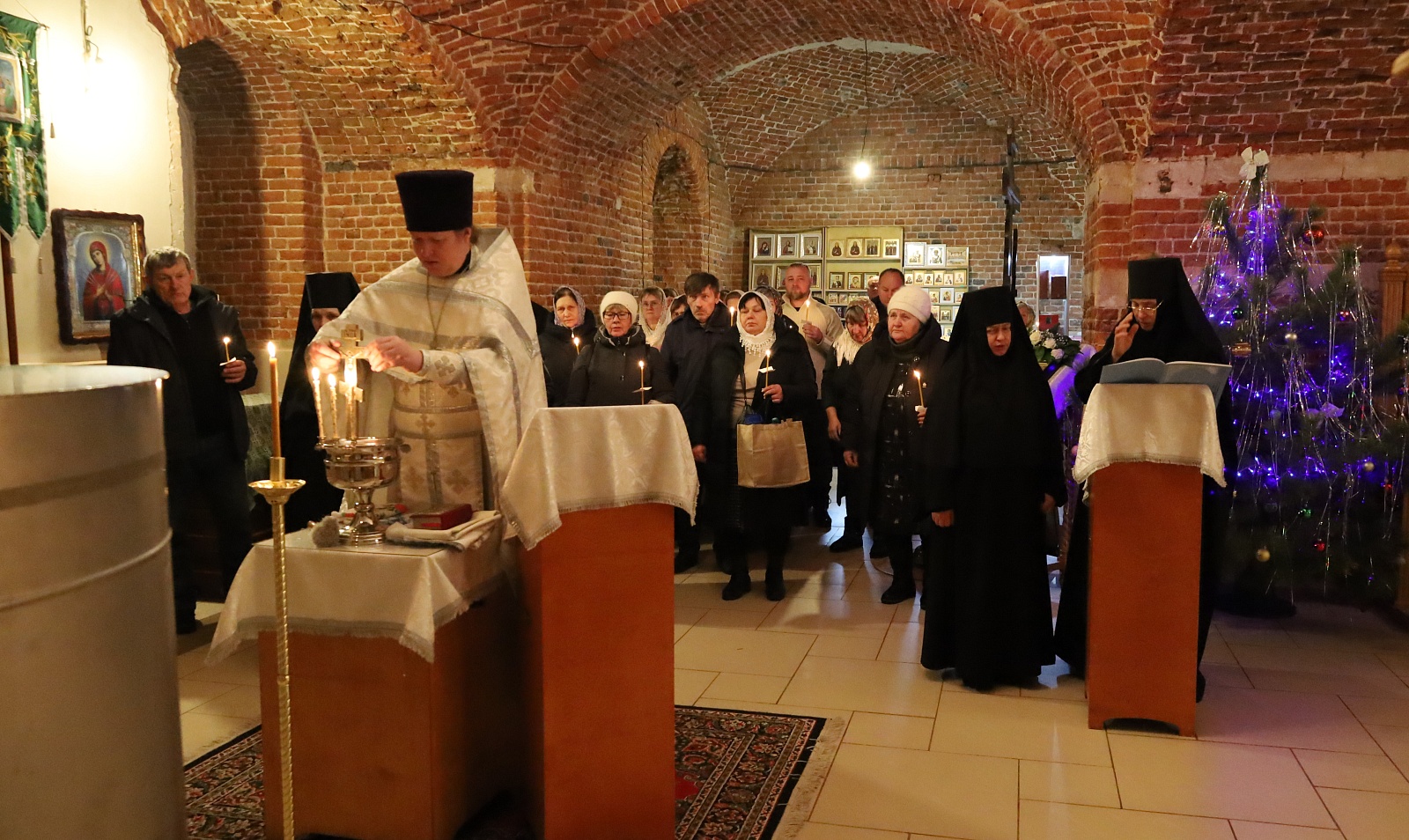 Явися Спас, благодать и истина, во струях Иорданских — фото 18