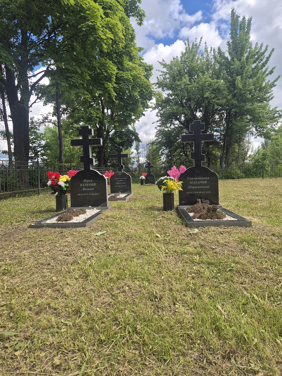 В Троицкую  родительскую субботу в Сезеновском монастыре прошли заупокойные богослужения. — фото 15