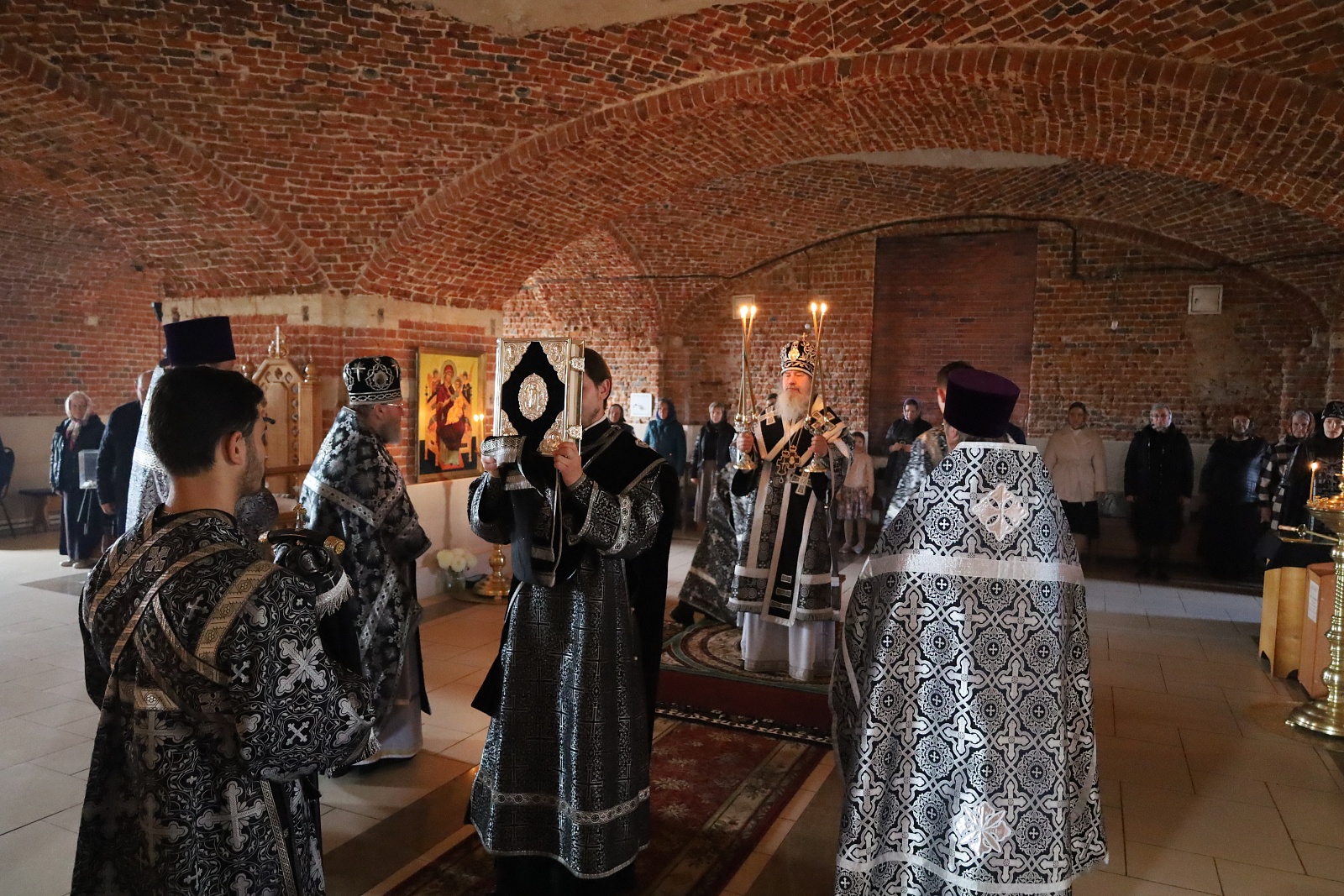 В Великий Вторник Страстной седмицы епископ Максим возглавил богослужение в Сезеновском монастыре — фото 9