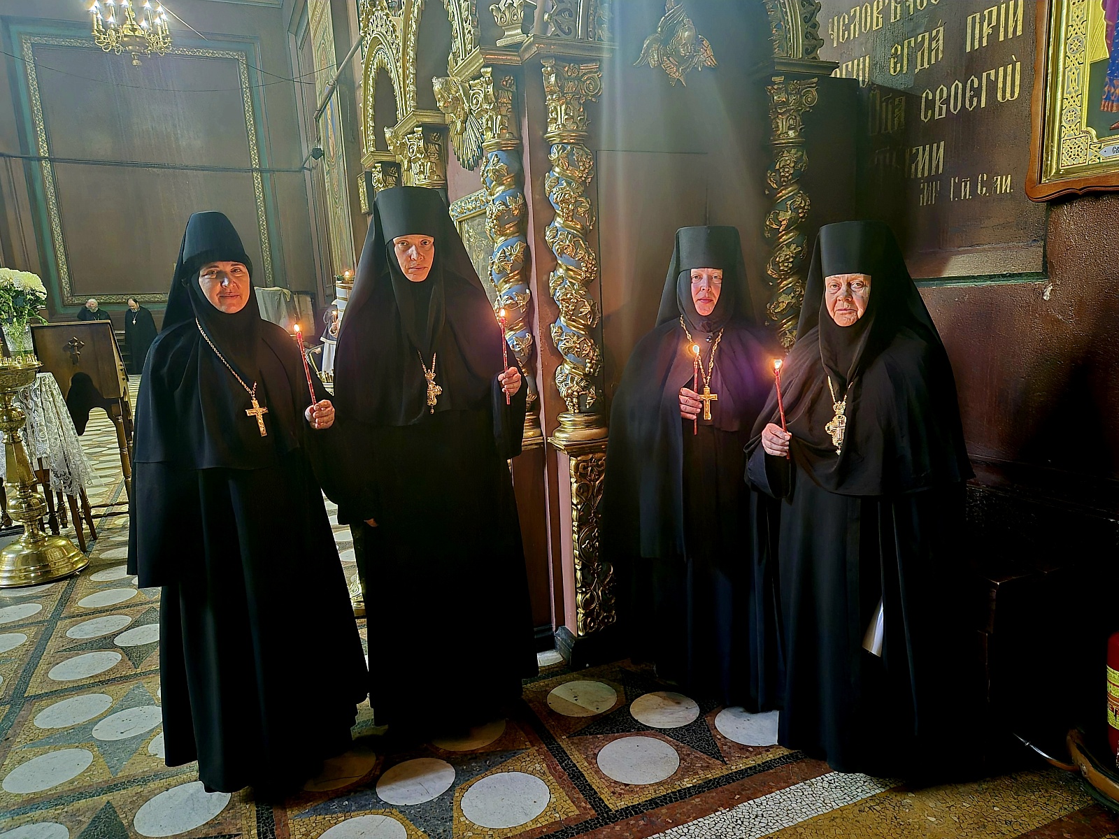 Пасхальные торжества в Елецкой епархии: поздравления и богослужение в Светлый день Христова Воскресения   — фото 9