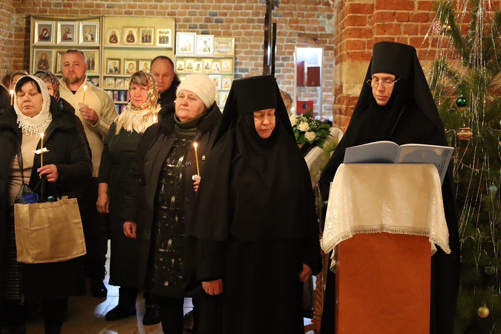 Явися Спас, благодать и истина, во струях Иорданских — фото 19
