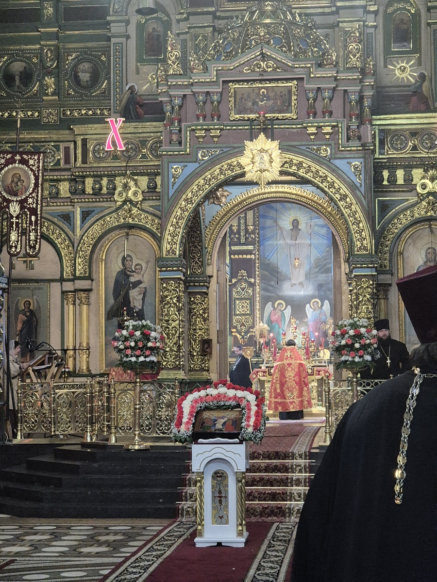 Пасхальные торжества в Елецкой епархии: поздравления и богослужение в Светлый день Христова Воскресения   — фото 14